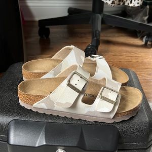 Birkenstock’s camo size 36